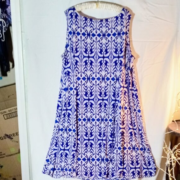 Julian Taylor A-line dress with a swing hem. - Picture 1 of 8